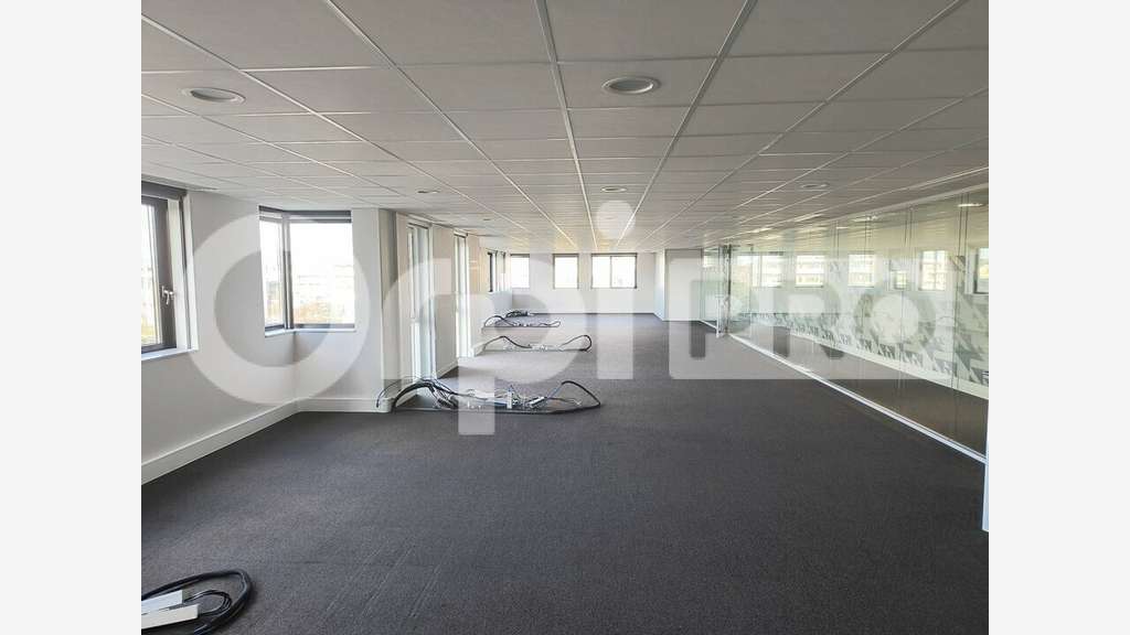 Bureaux de 811m² à louer au 2ème étage à Bezannes