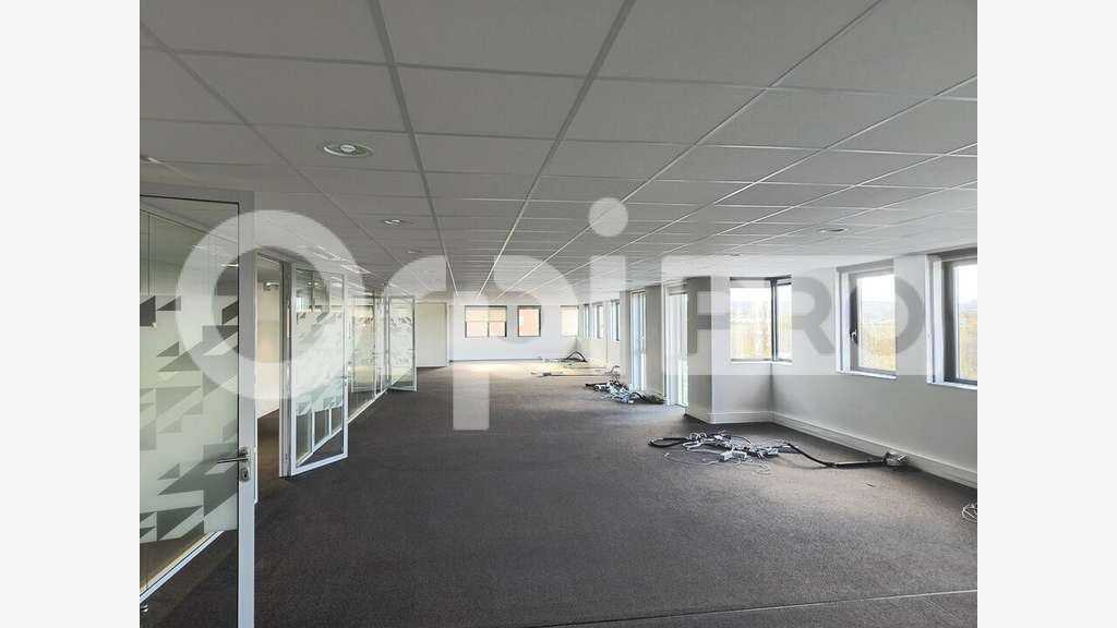 Bureaux de 811m² à louer au 2ème étage à Bezannes