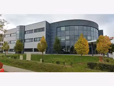 À louer bureaux de 450m² avec showroom à Bezannes 