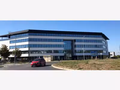 À louer – Bureaux de 4 000 m² près de Reims à Beza