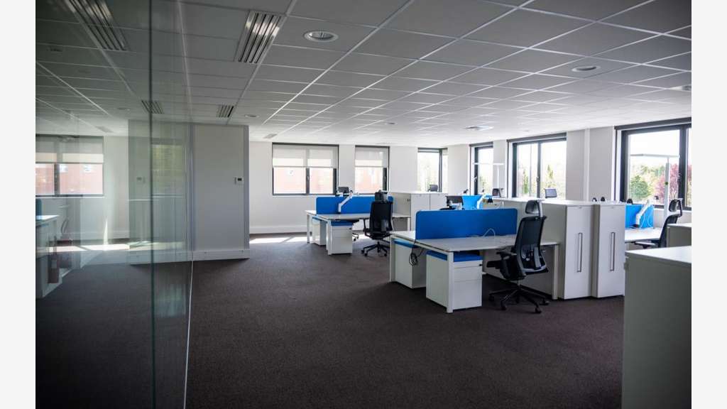 À louer bureaux 795m² à Bezannes proche Reims