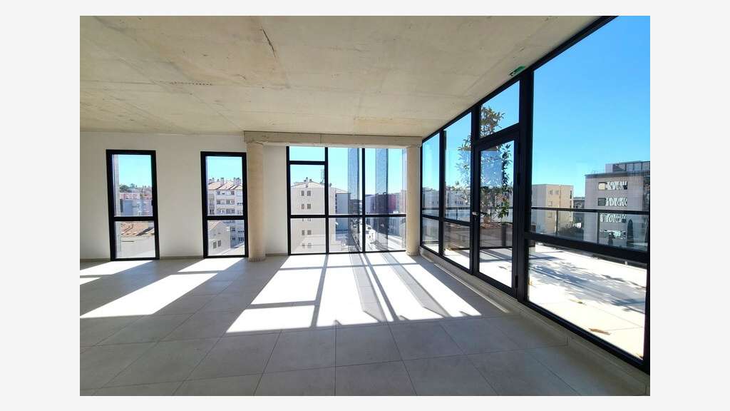 A louer bureaux 270m² face Polygone à Béziers
