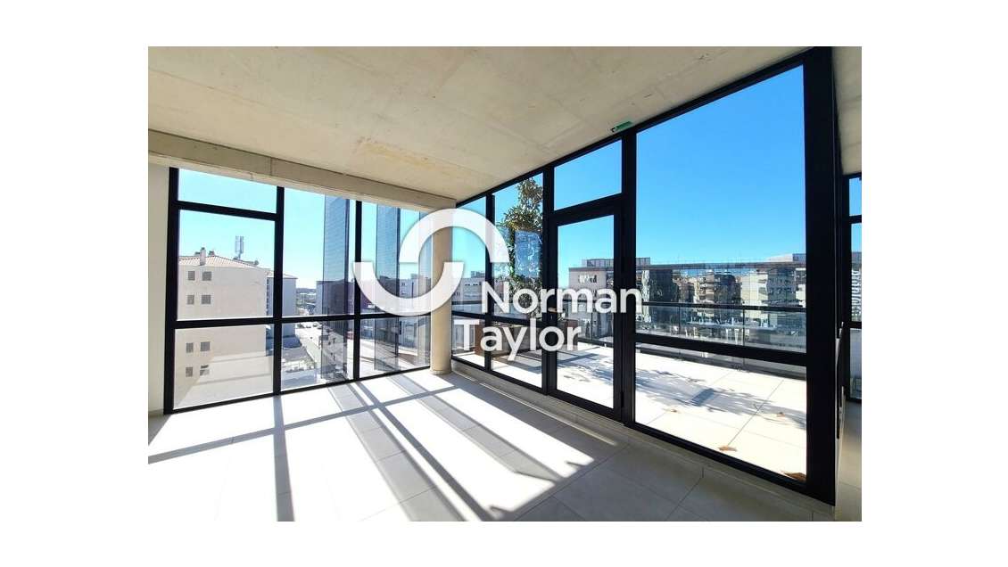 A louer bureaux 270m² face Polygone à Béziers