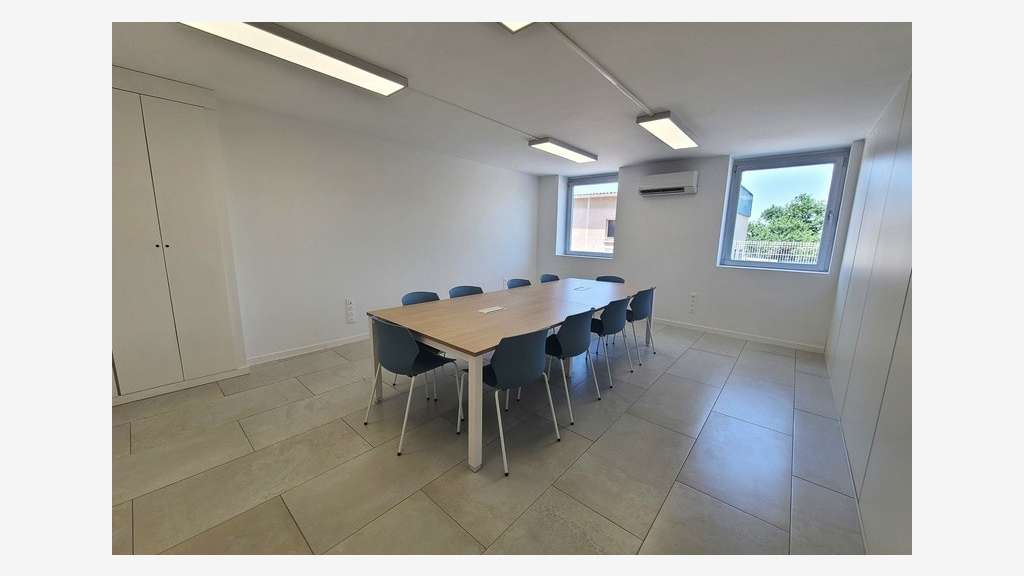 Plateau de bureaux 600m² neuf bel axe de Béziers