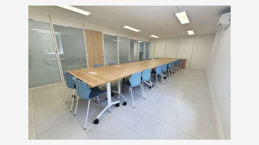 Plateau de bureaux 600m² neuf bel axe de Béziers