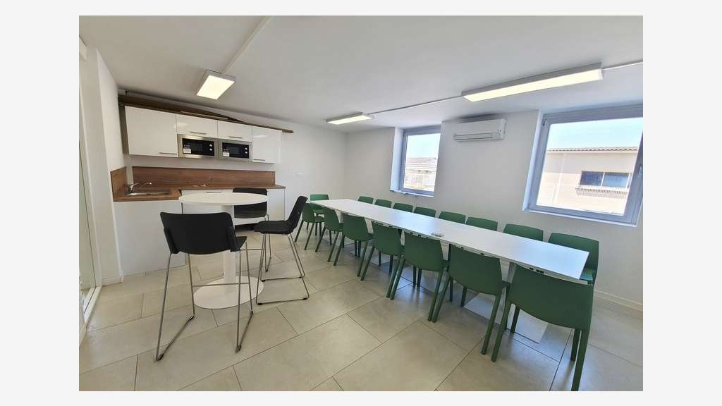 Plateau de bureaux 600m² neuf bel axe de Béziers