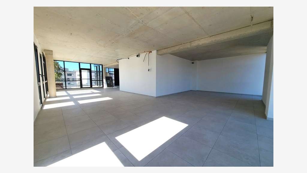 Plateau de bureaux 135m² neuf à louer à Béziers
