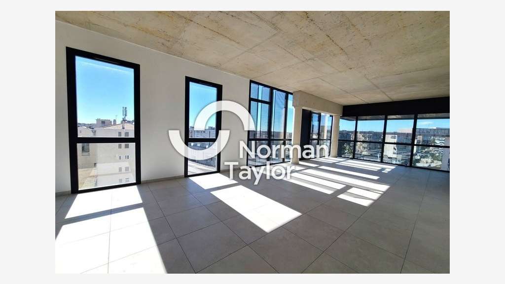 Plateau de bureaux 135m² neuf à louer à Béziers