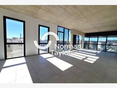 Plateau de bureaux 135m² neuf à louer à Béziers