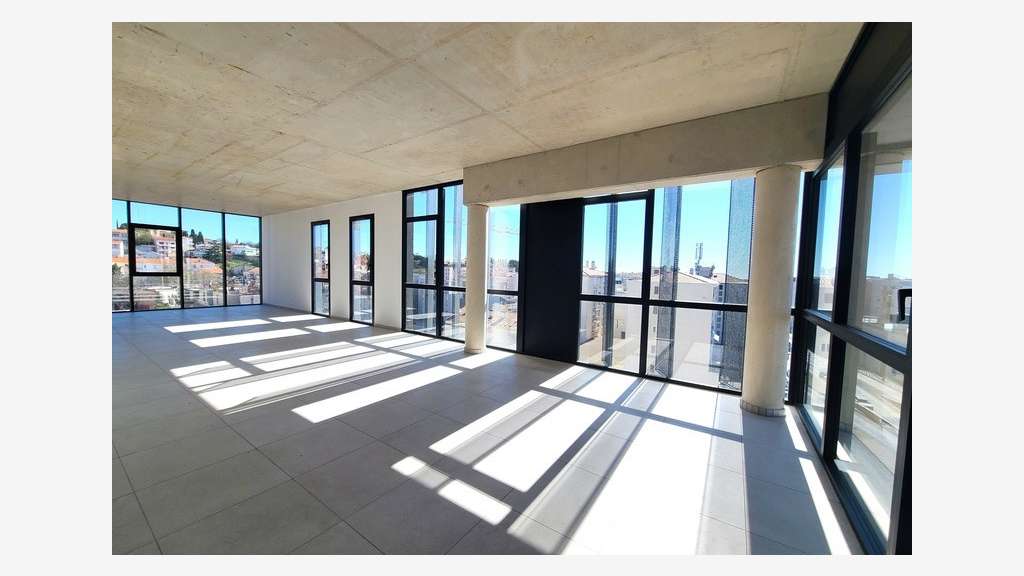 Plateau de bureaux 135m² neuf à louer à Béziers