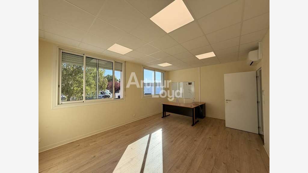 Bureaux de 206m² idéalement situés à louer Biard
