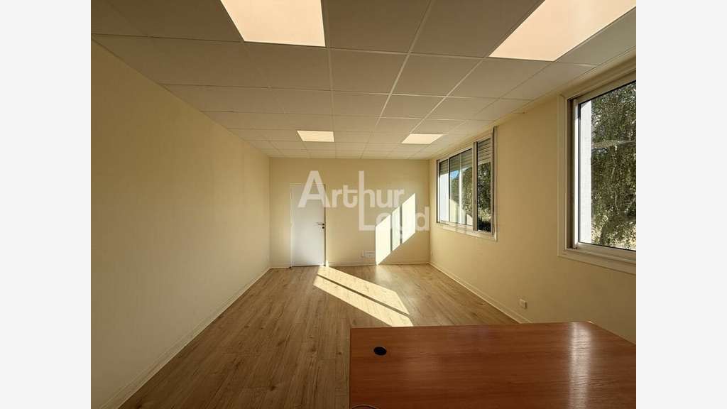Bureaux de 206m² idéalement situés à louer Biard
