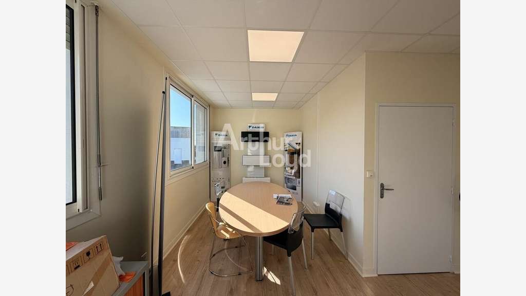 Bureaux de 206m² idéalement situés à louer Biard