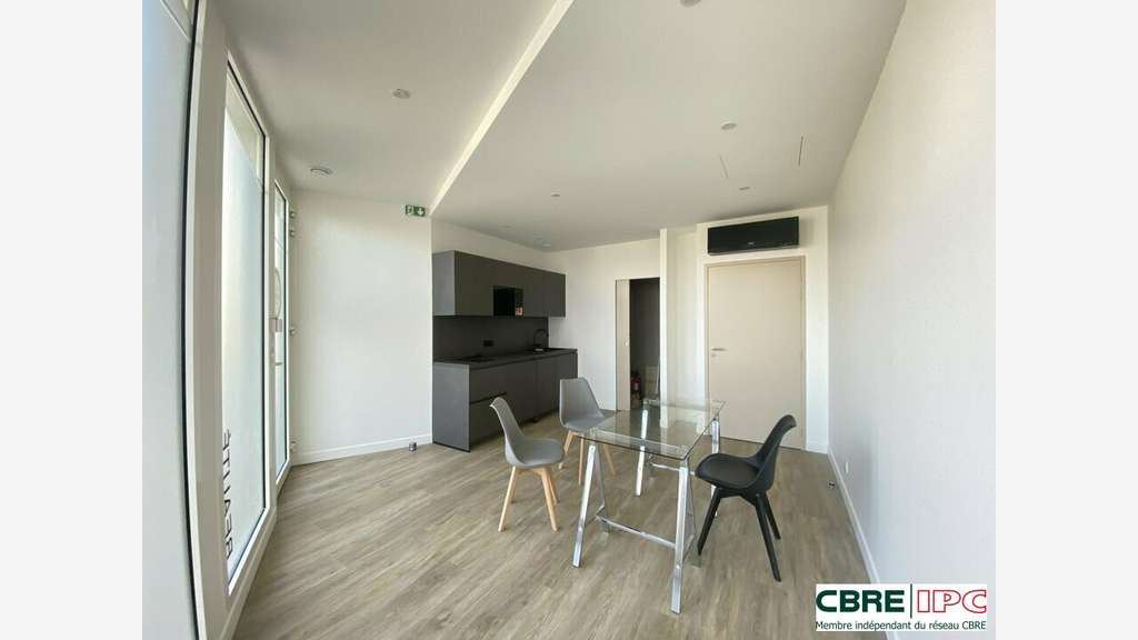 Location local commercial 23m² à Biarritz Aguilera