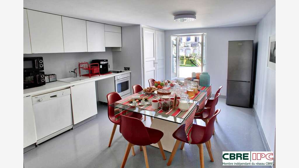 Location bureaux R+2 avec balcon à Biarritz