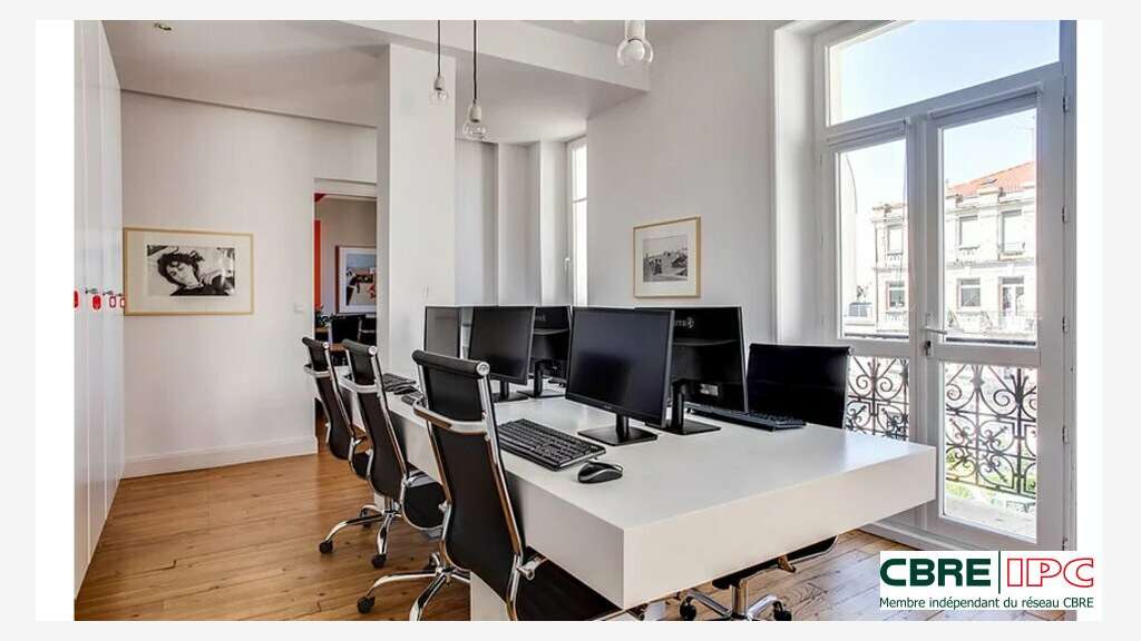Location bureaux R+2 avec balcon à Biarritz