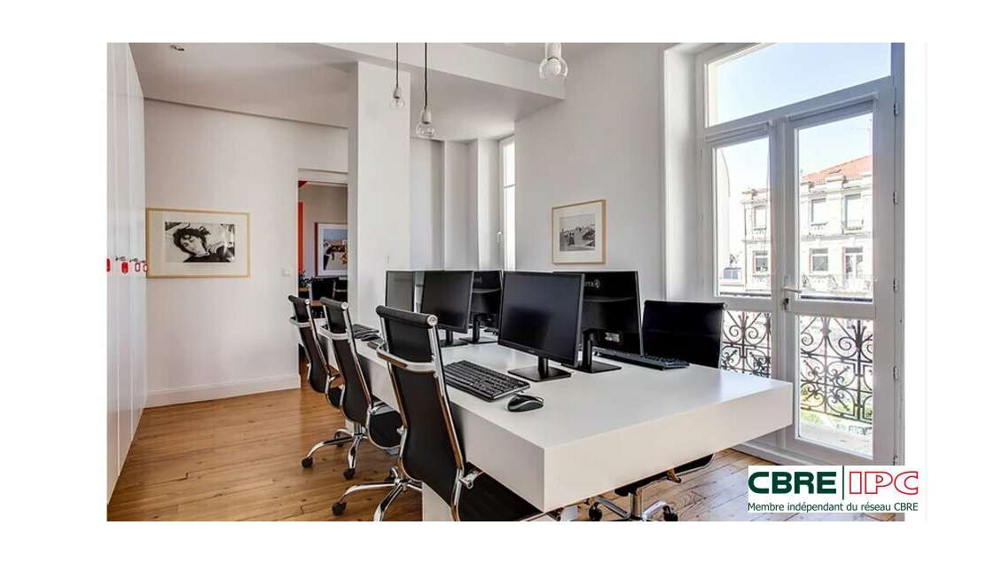 LOCATION - REF : 8235FD2