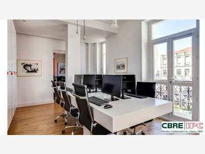 Location bureaux R+2 avec balcon à Biarritz