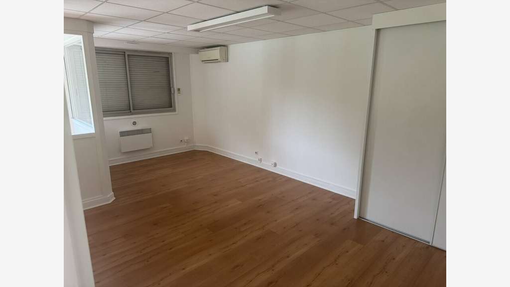A louer bureaux lumineux 68m² empl N°1 à Biarritz