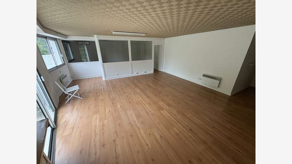 A louer bureaux lumineux 68m² empl N°1 à Biarritz