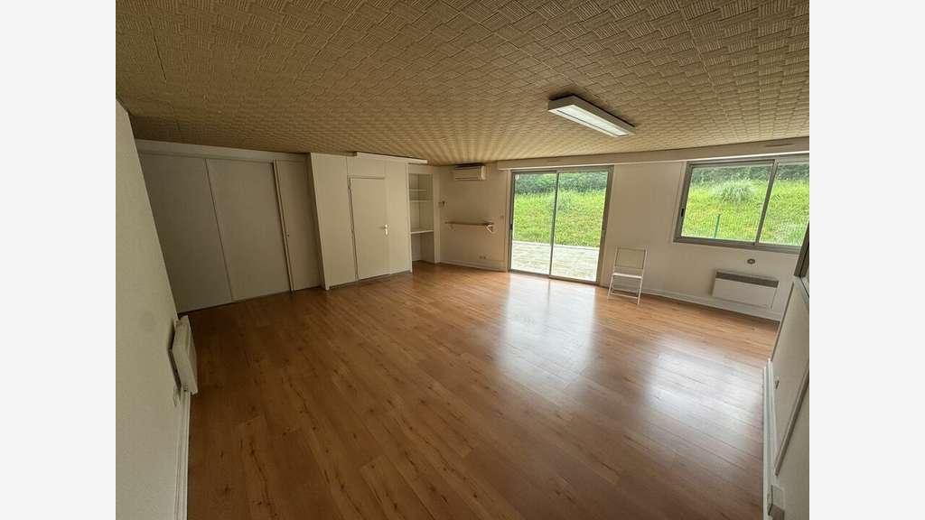 A louer bureaux lumineux 68m² empl N°1 à Biarritz