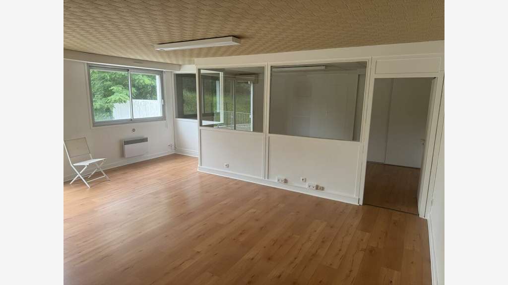 A louer bureaux lumineux 68m² empl N°1 à Biarritz