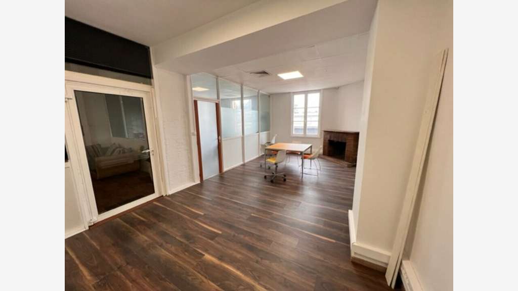 A louer très beau bureau 28m² R+1 à Biarritz