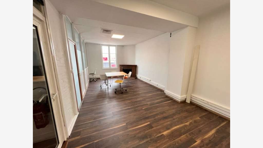 A louer très beau bureau 28m² R+1 à Biarritz