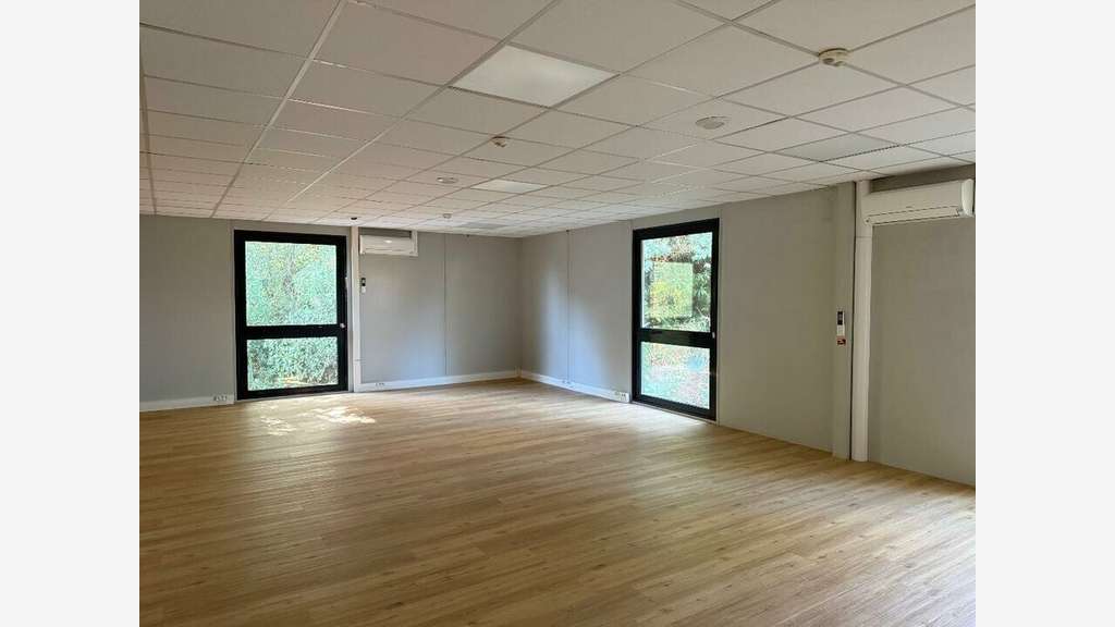 A louer bureaux 180m² à Bidart technopole Izarbel