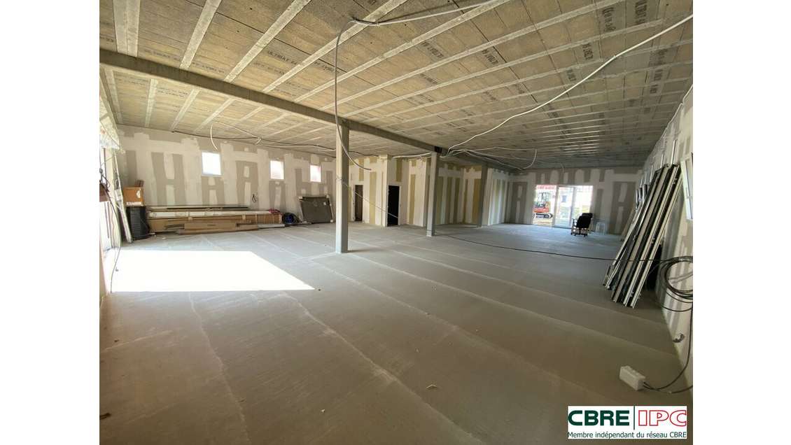 Location local neuf brut de béton 175m² à Bidart