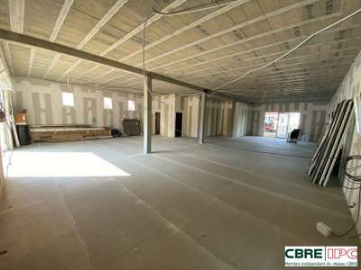 Location local neuf brut de béton 175m² à Bidart