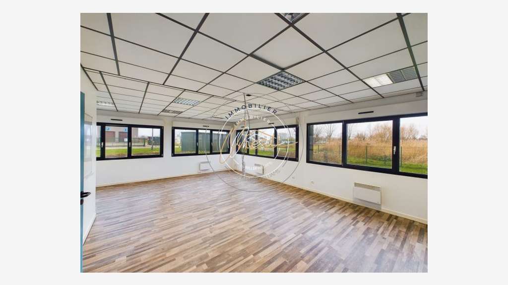 Bureaux à louer zone d'activités à Bierne A25