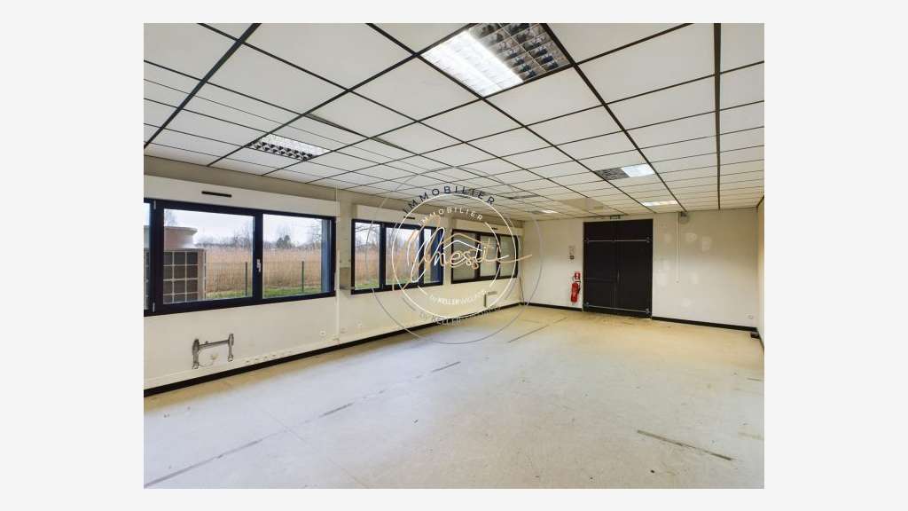 Bureaux à louer zone d'activités à Bierne A25