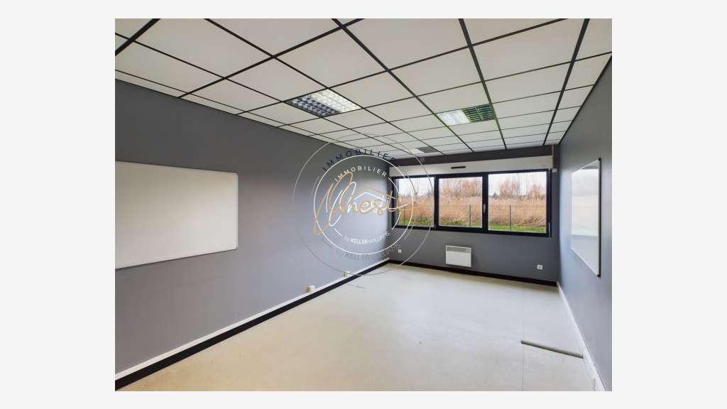Bureaux à louer zone d'activités à Bierne A25
