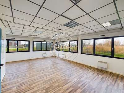 Bureaux à louer zone d'activités à Bierne A25