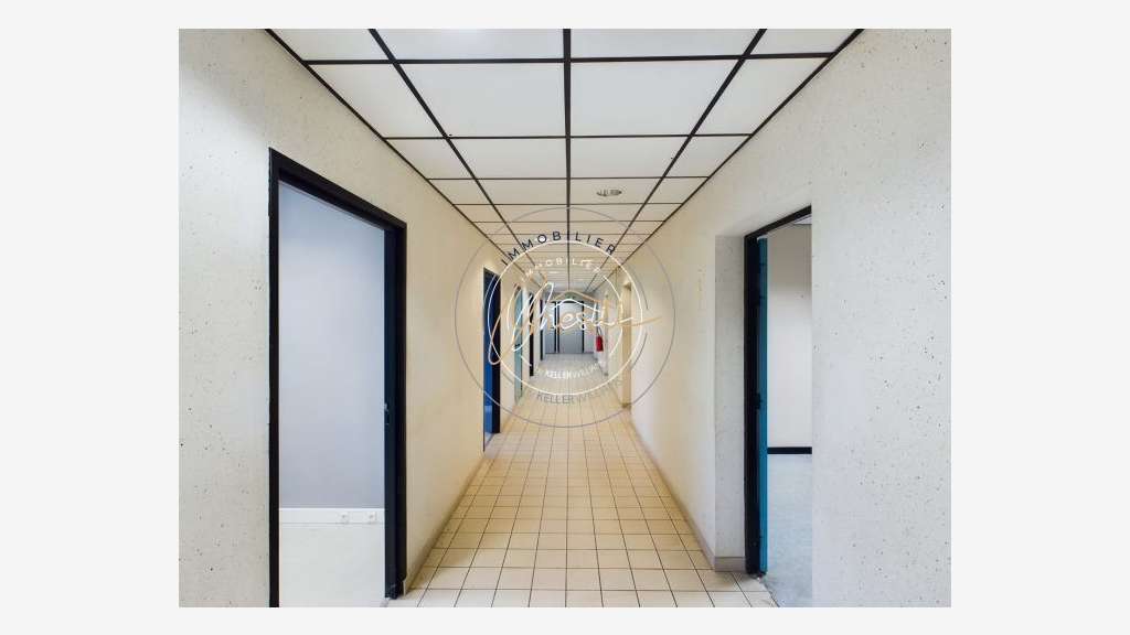Bureaux à louer zone d'activités à Bierne A25