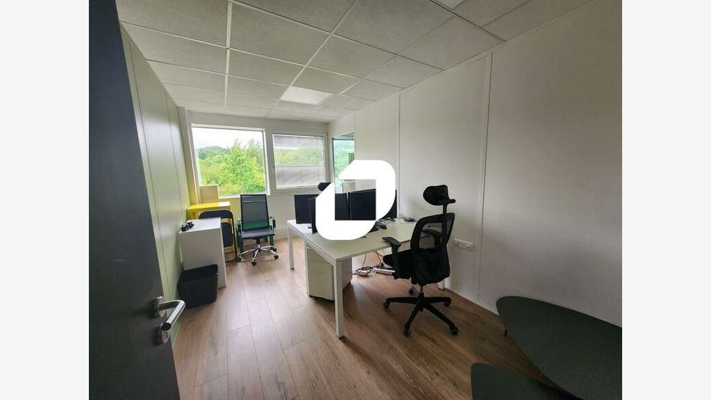 A louer Bureaux 348m² Bievres