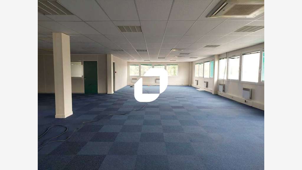 A louer Bureaux 800m² Bievres