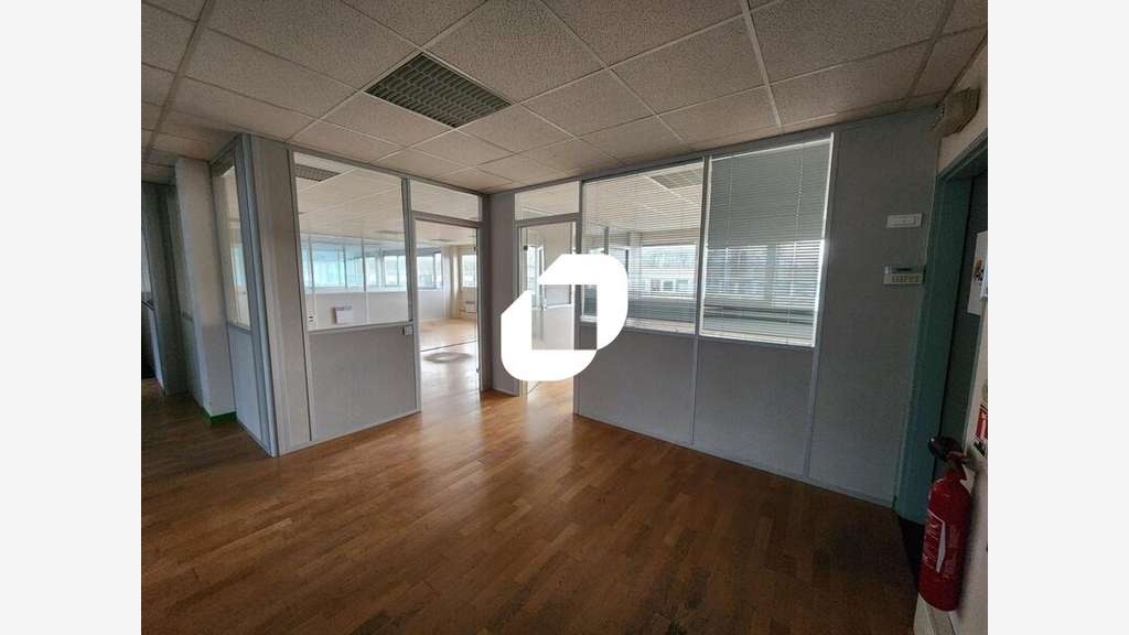 A louer Bureaux 634m² Bievres