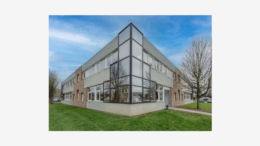 BUREAUX ÉQUIPÉS & COWORKING – route de Gisy - BIÈV