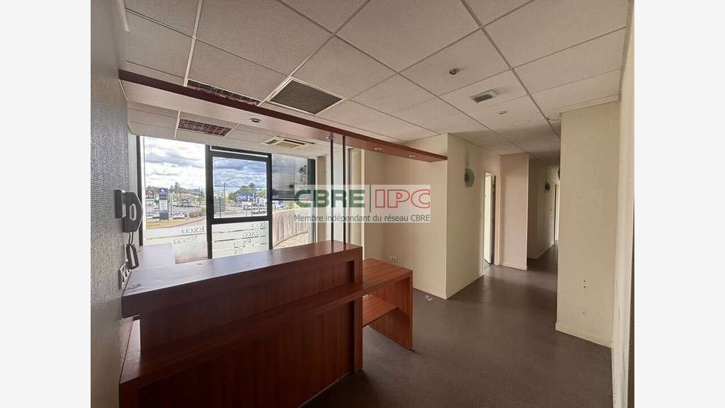 Location bureaux de qualité 200m² R+1 à Billère