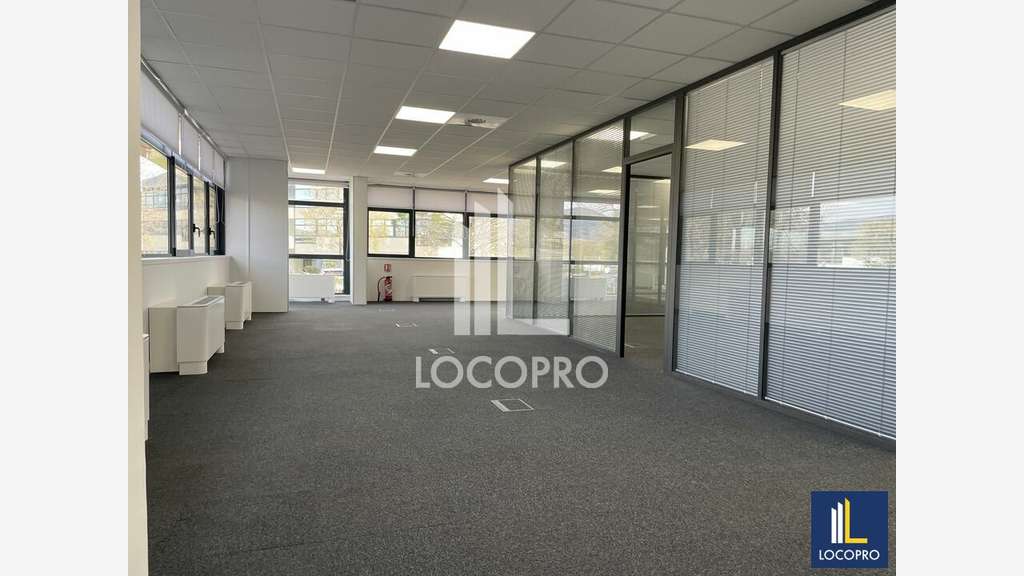 Bureaux cloisonnés R+1/R+2 à louer à Biot 