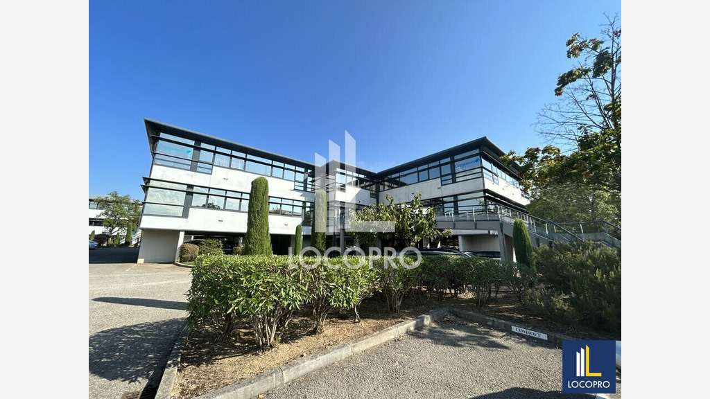 Bureaux cloisonnés R+1/R+2 à louer à Biot 