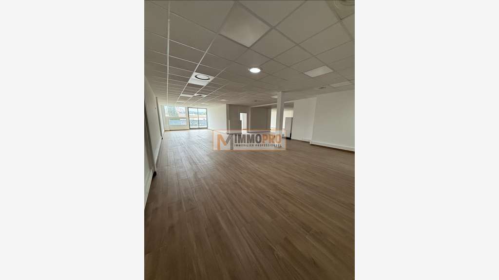 Bureaux 250m² + terrasse 43m² R+1 7 parkings Biot