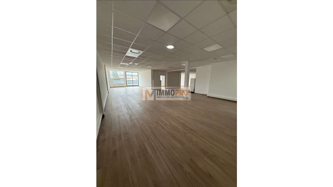 Bureaux 250m² + terrasse 43m² R+1 7 parkings Biot