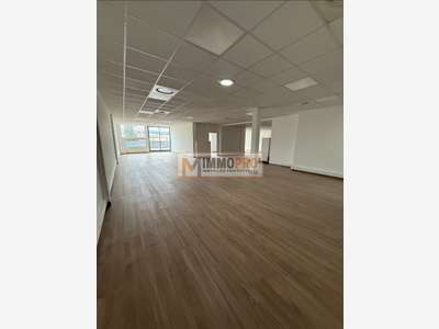 Bureaux 250m² + terrasse 43m² R+1 7 parkings Biot