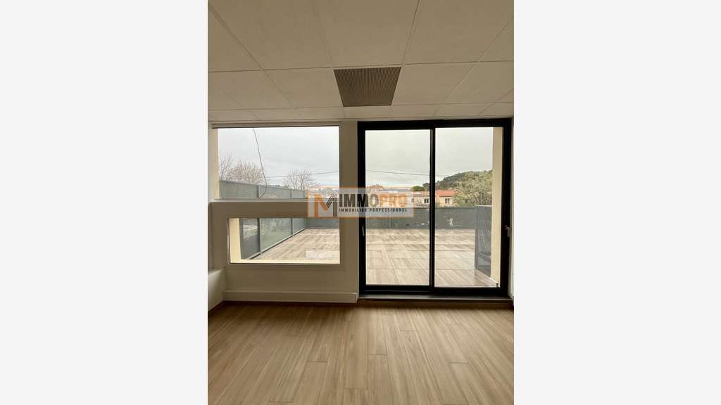 Bureaux 250m² + terrasse 43m² R+1 7 parkings Biot