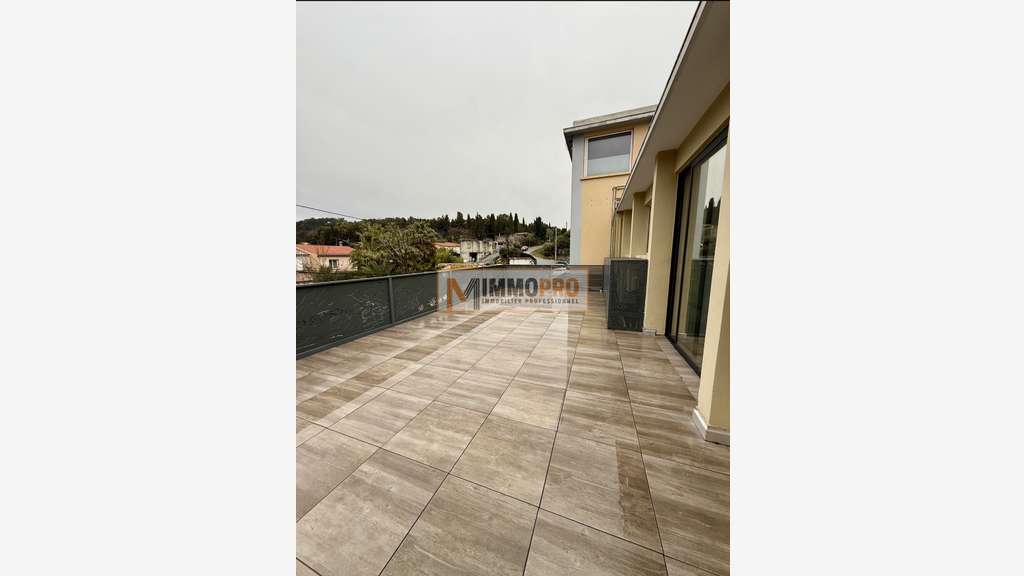 Bureaux 250m² + terrasse 43m² R+1 7 parkings Biot