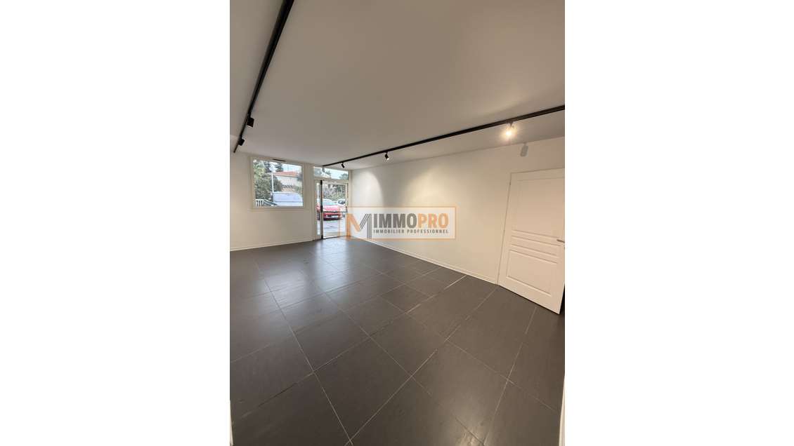 A louer bureau 35m² plain-pied R+2 à Biot