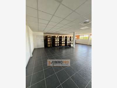 Loue bureaux ERP 146m² en R+1 avec parkings à Biot